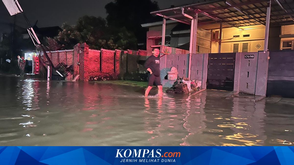 Bogor Housing Complex Floods to 80 cm, Security Guard: 'The Water Kept Rising'