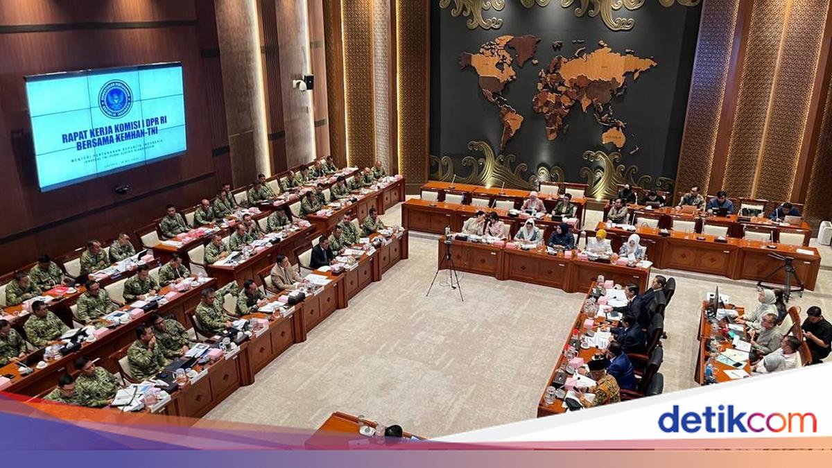 Defence Minister: US–Iran Conflict Very High, BoP Tends to Be Left Behind