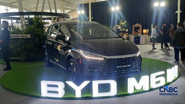 BYD M6 Brings This Technology to Indonesia, A Car That Runs on Petrol and Electricity