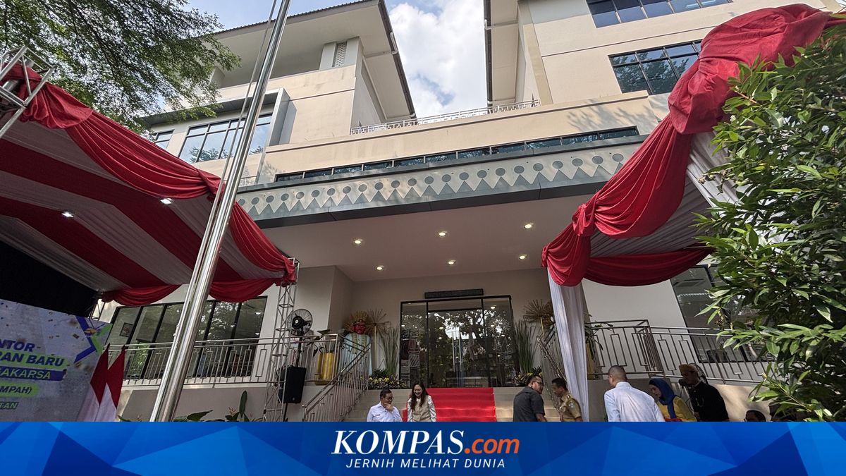 Pramono Inaugurates Kebayoran Baru District Office, Highlights Challenge of Maintaining a Luxurious Building