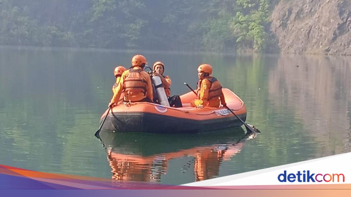 Teenager in Depok Drowns While Fetching a Fishing Hook in the Ciliwung River
