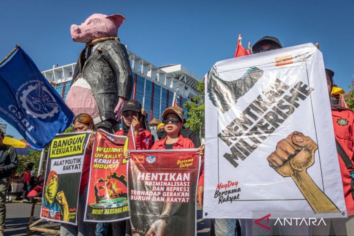 ILO: Global shocks push world workers' real incomes down by $3 trillion