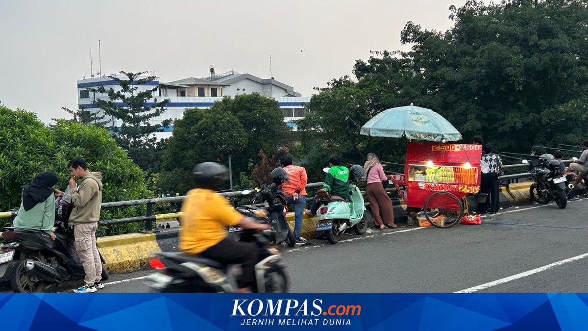 Why Do People Like Hanging Out on Flyovers?