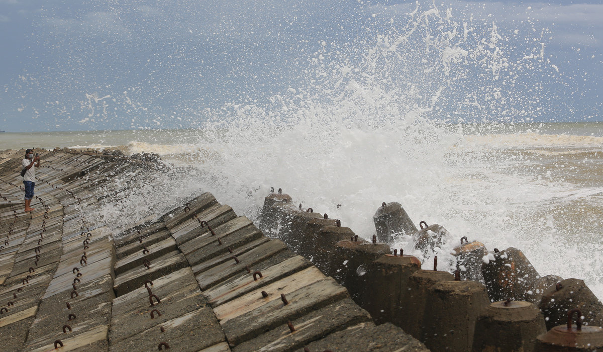 BMKG warns of four-metre waves in the waters off Aceh and NTT