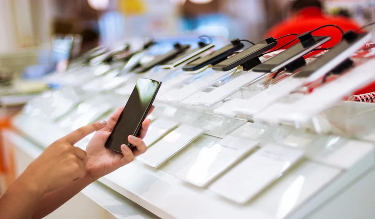 8 Reasons Not to Replace Your Phone Every Year: Save Money and Be Environmentally Friendly