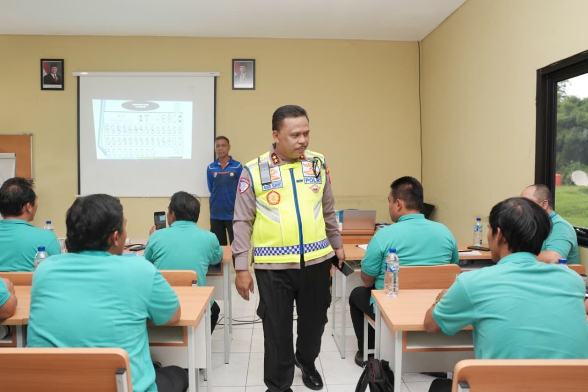 Polri Traffic Corps and Green SM Indonesia train drivers to boost road safety