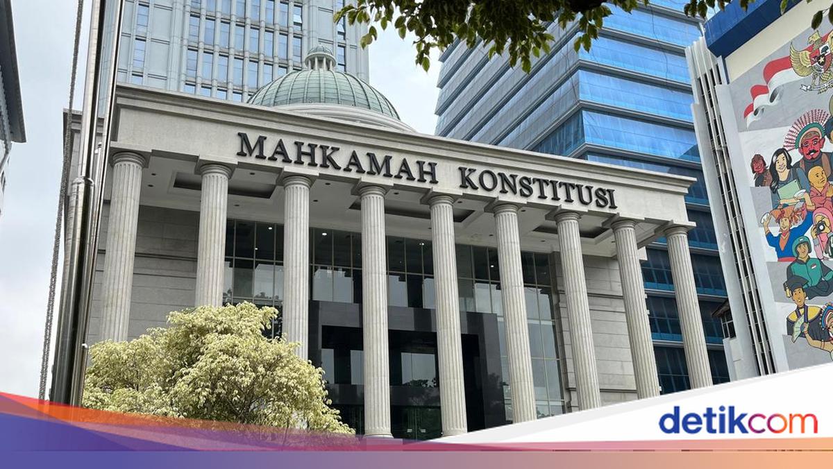 Clause Requiring Husband to Provide Material Support and Wife to Run Domestic Household Affairs Sued to the Constitutional Court