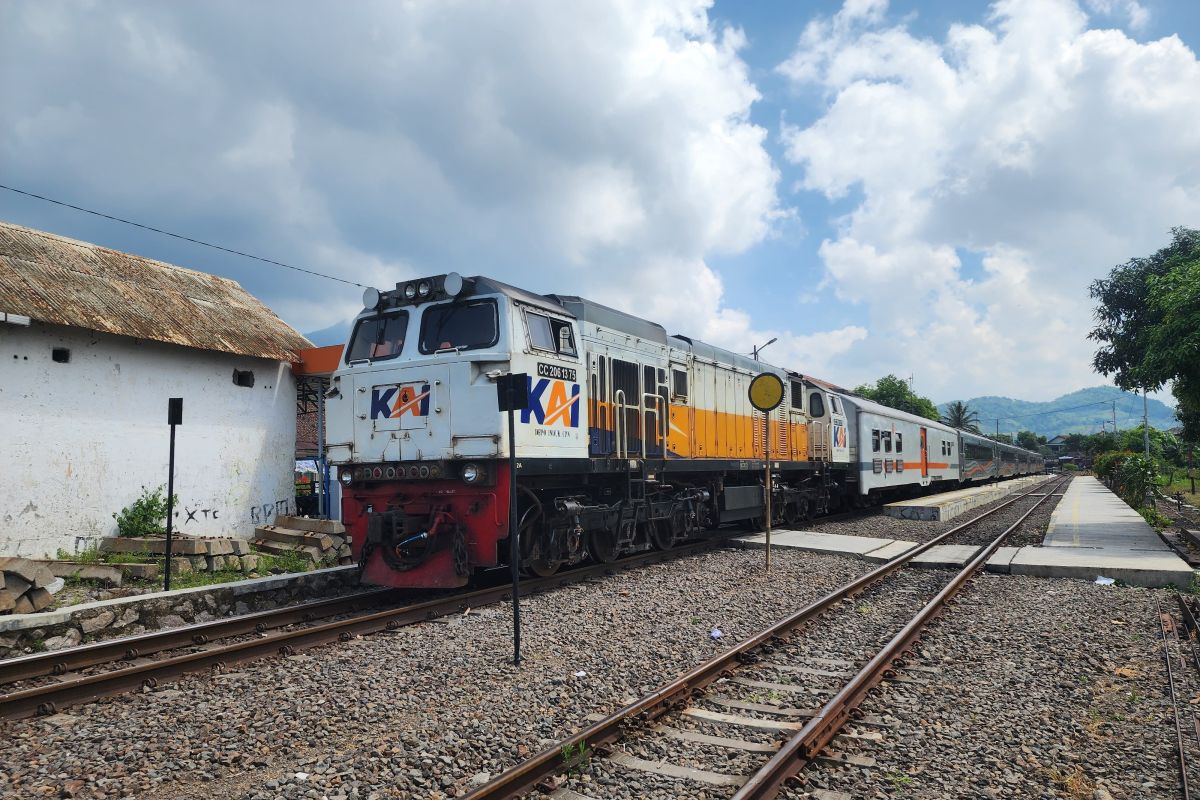Daop 2 files charges against truck driver responsible for damage to Panoramic Papandayan train