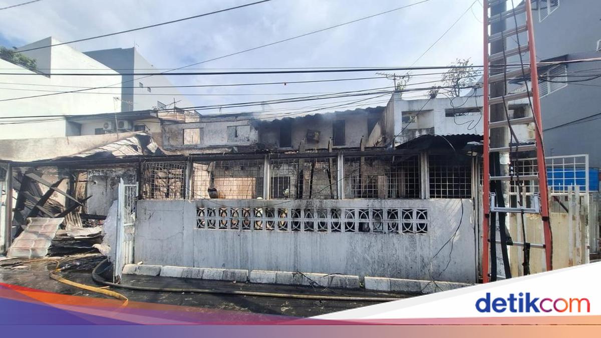 House Fire in Cengkareng Leaves Two Injured