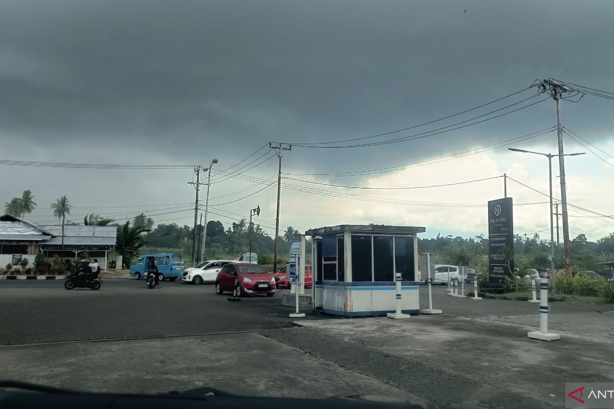 BMKG: Be alert for heavy rain and strong winds in 10 districts of North Sulawesi