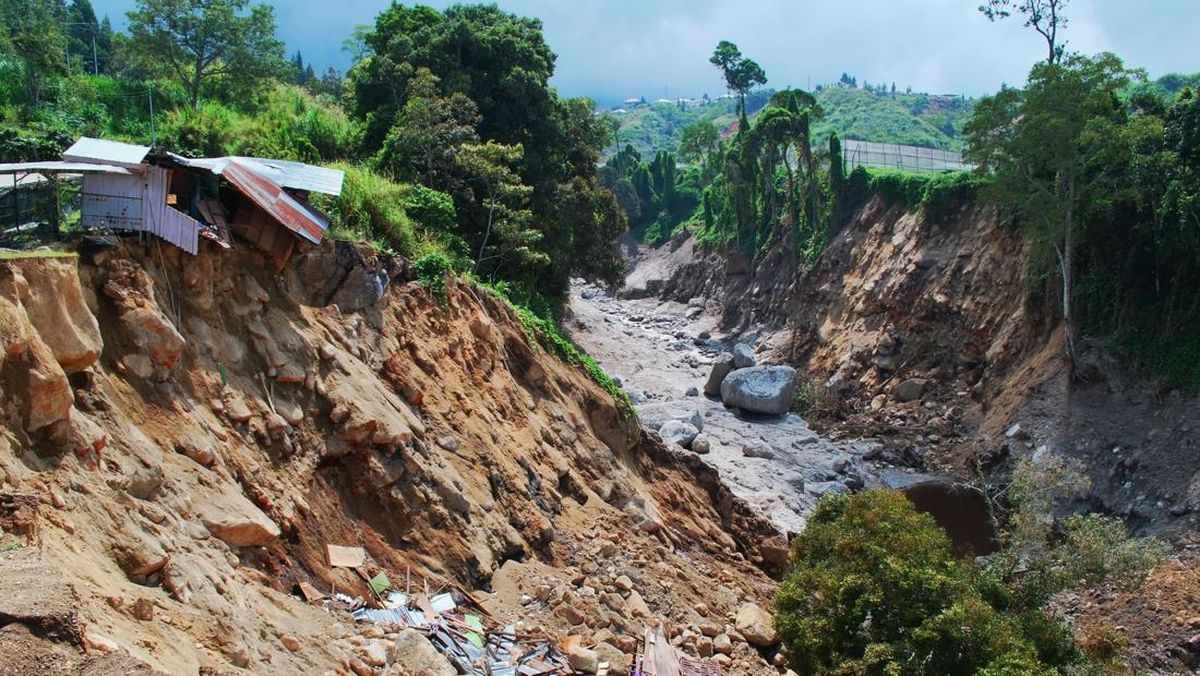 Landslide in Batangtoru, South Tapanuli: Mother and Daughter Missing After Being Buried