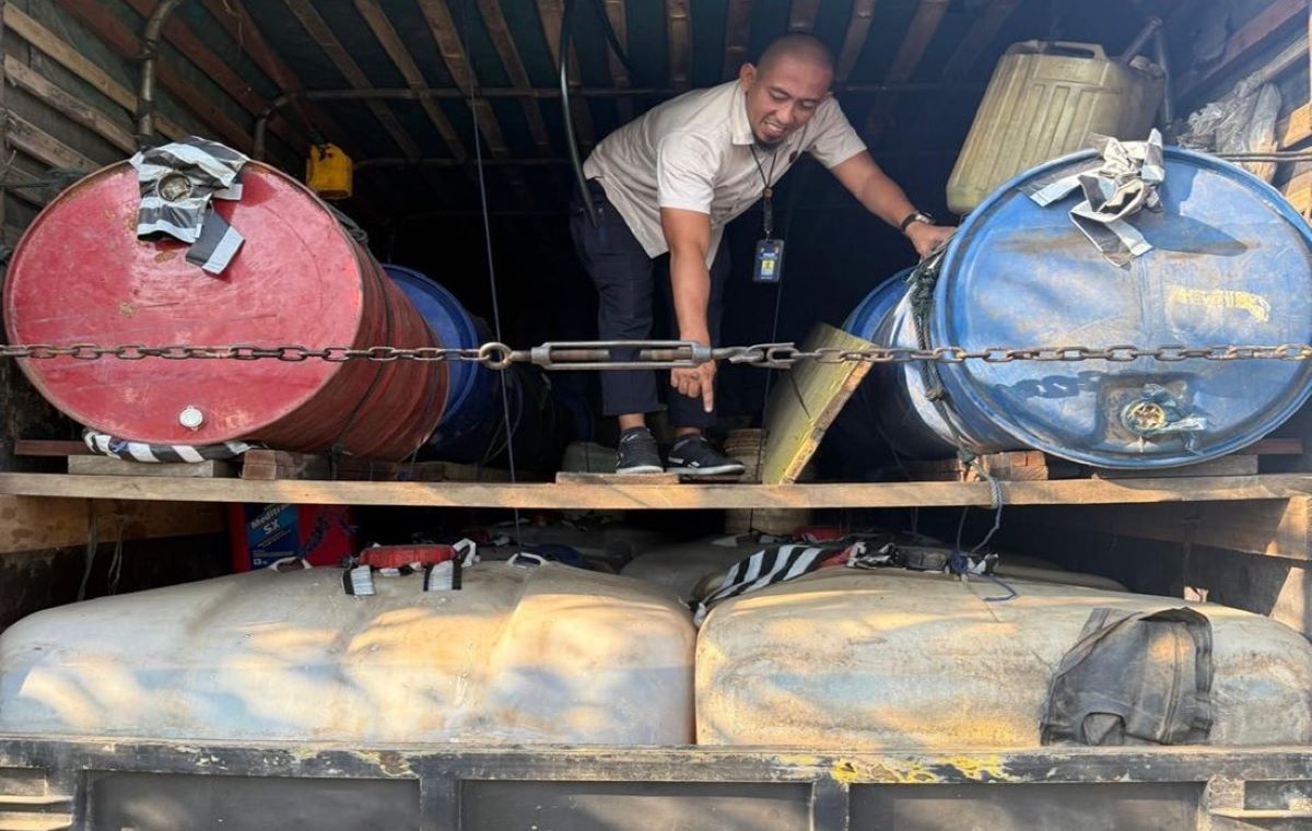 Jambi Police Probing Smuggling of Tens of Tonnes of Illegal Refined Oil From South Sumatra