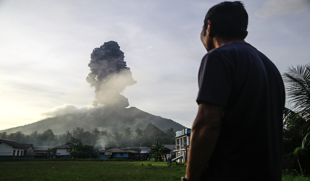 Mount Ibu Erupts Again, Geology Agency Expands Safe Distance to 3.5 km