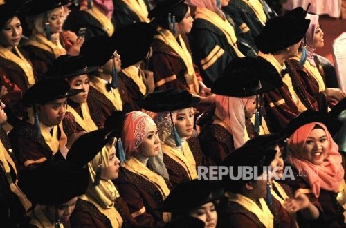 Workplace Competition Intensifying, Students Must Be Adaptive