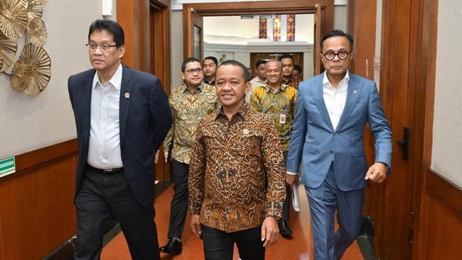 Rupiah Weakens; Global Oil Prices Rise, What Will Happen to Indonesia's Fuel Prices?