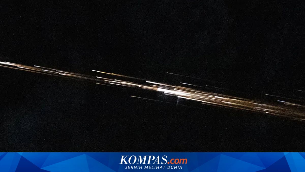 Space Debris Burning Up in Earth's Atmosphere, Seen from Space, Resembles a Shower of Light