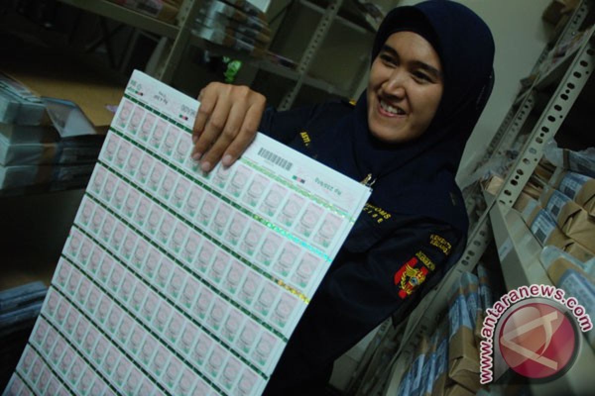 DPR Commission XI backs Purbaya's plan to keep cigarette tax unchanged in 2027
