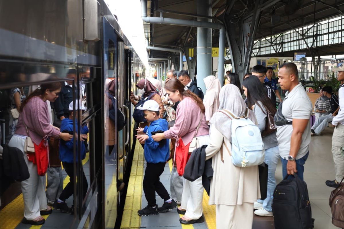 Gen Z Chooses Trains to Support Sustainable Transport