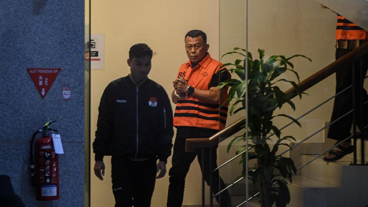 KPK Seizes Three Toyota Hardtops and a Toyota Alphard After Raid on Ponorogo Regent's Residence