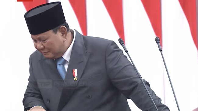 Prabowo’s Fidgety Search for Coffee During DPR Plenary Session