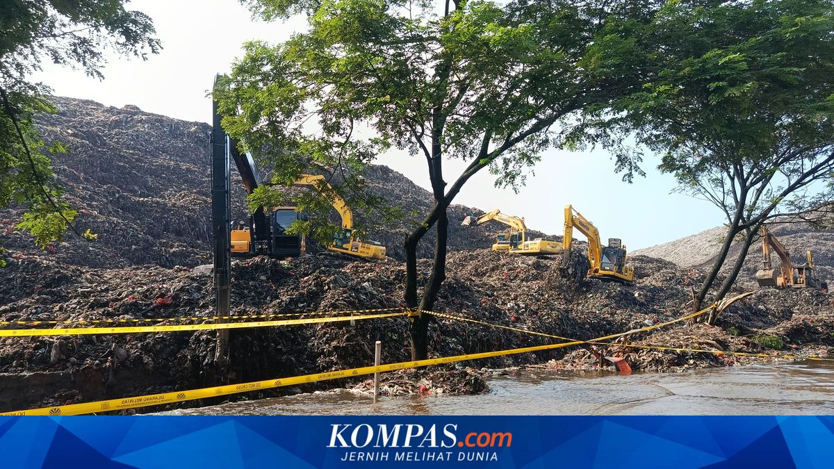 Current State of Bantargebang Integrated Waste Processing Facility After Landslide, Operations Restricted