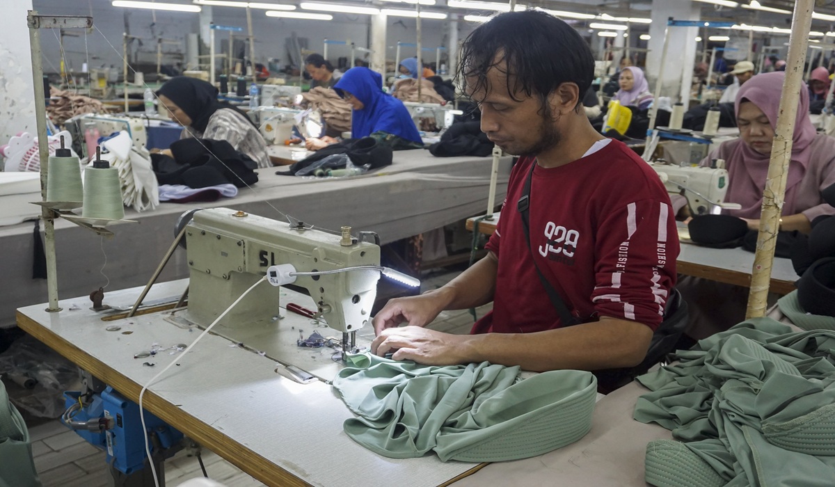 Rupiah Weakens Today as Garment Manufacturers Put Forward Recommendations