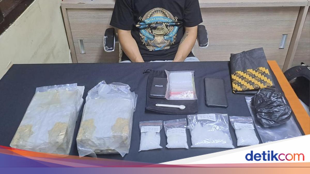 Meth Dealer Hoards 2.2 kg in a Boarding House Room, Claims Supplied by 'AKBP'