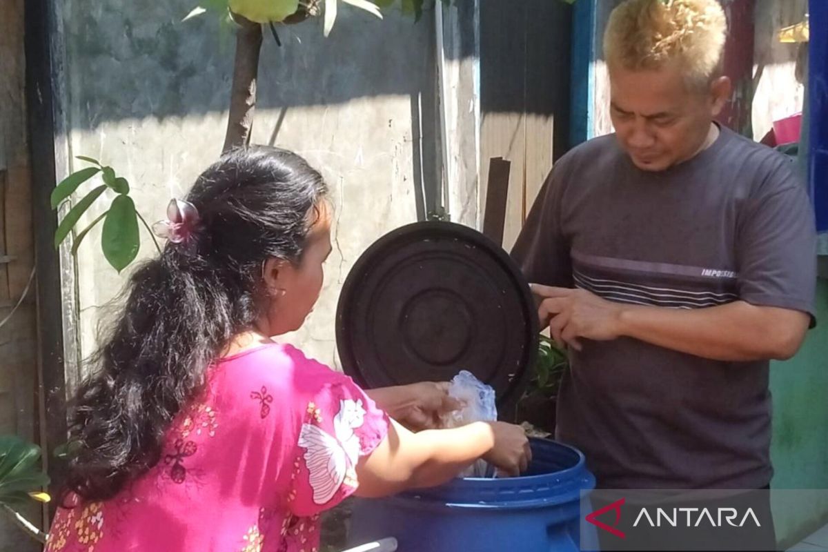 Cipayung residents prepare 20 waste bins for sorting waste