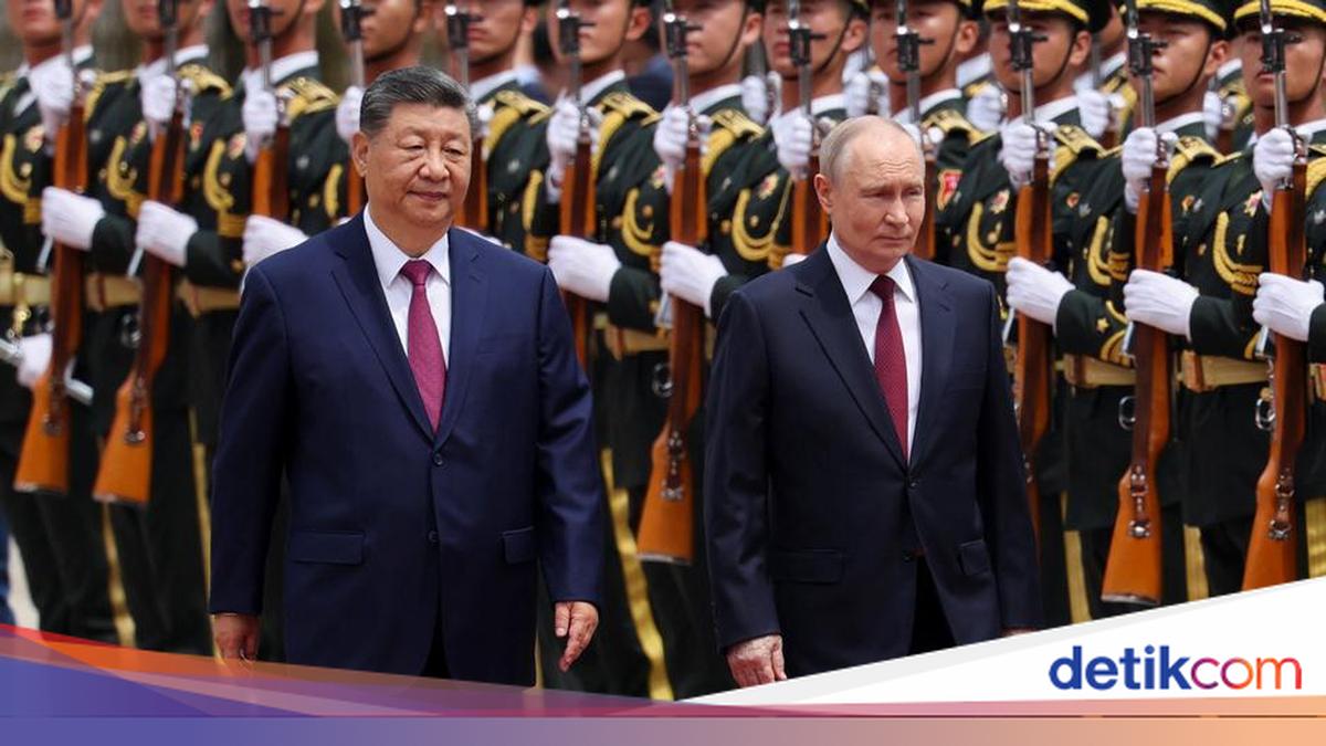 Vladimir Putin Meets Xi Jinping in Beijing