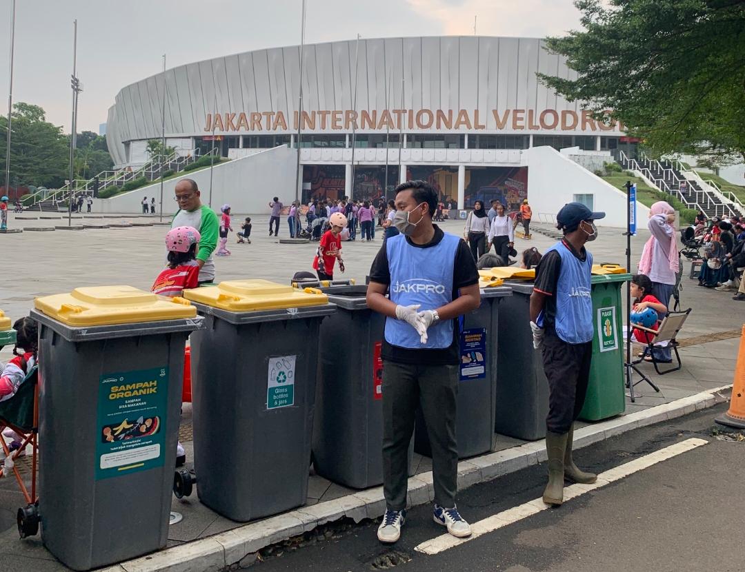 Strengthen the Waste-Sorting Campaign by Involving AI Technology