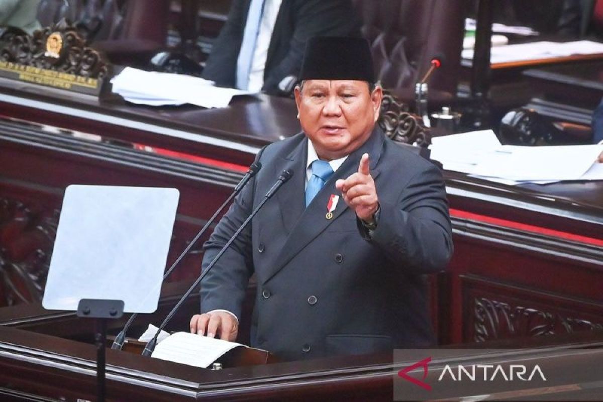 Prabowo orders Himbara to cut lending rates for the poor