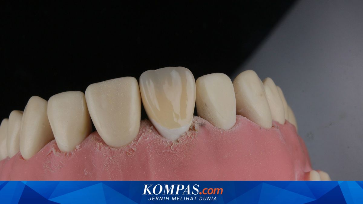 Six Reasons Your Teeth Aren't as White as They Used to Be, According to a Dentist