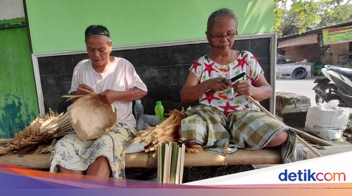 Bamboo Besek Craftsmen in Bantul Overwhelmed by Orders Ahead of Eid al-Adha
