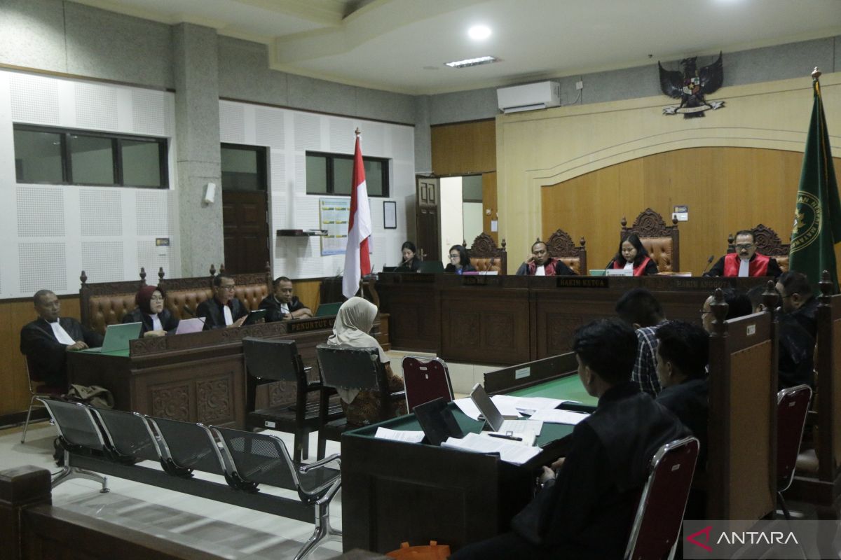 Criminal law expert in NTB DPRD gratification case explains evidence