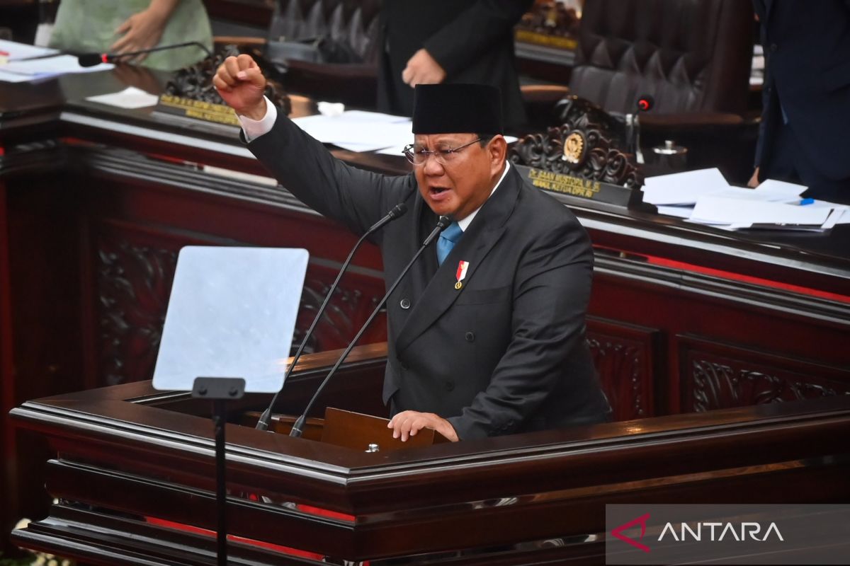 Prabowo urges citizens to report officials' actions not in accordance with regulations
