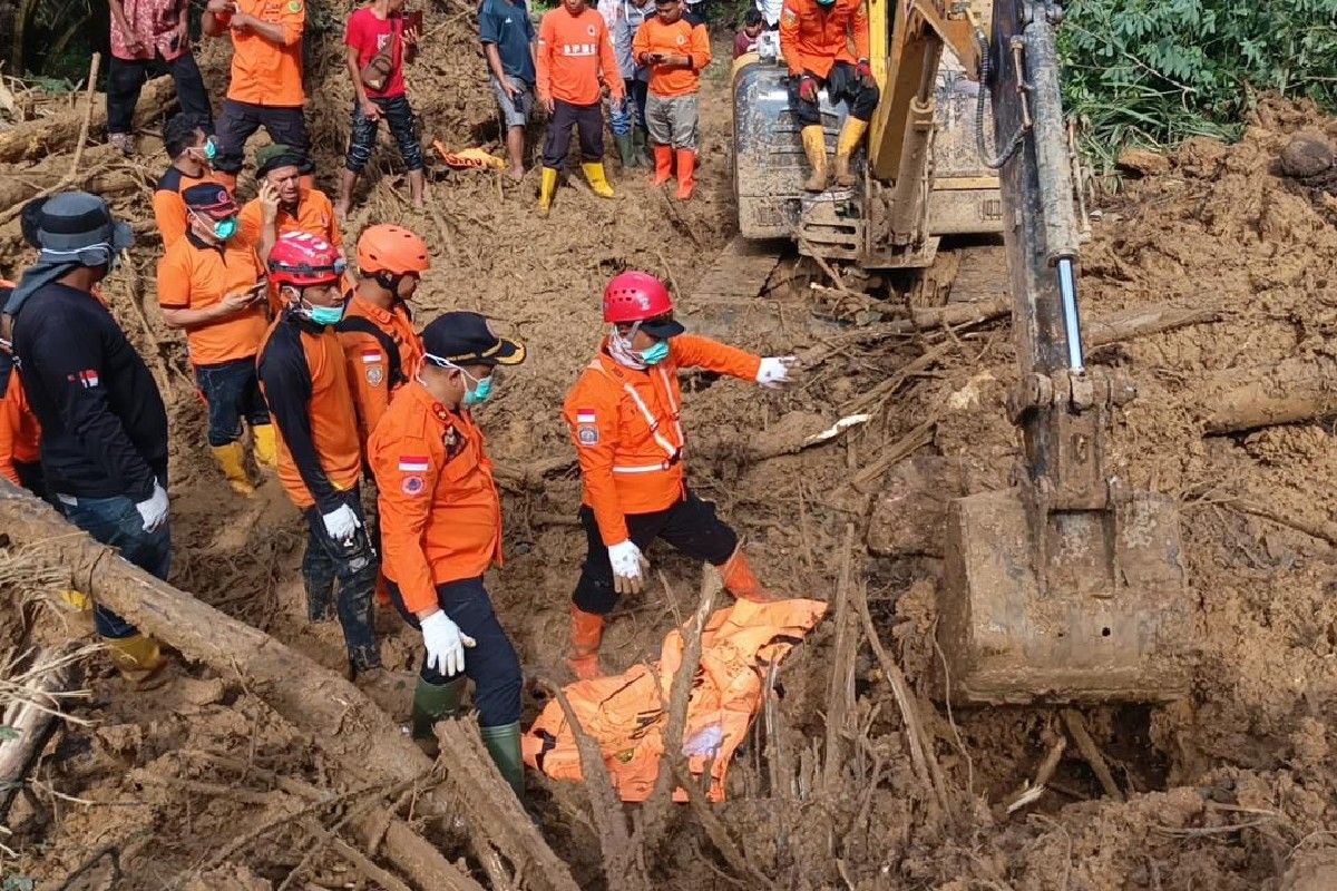 Joint SAR team resumes evacuation of landslide victims in South Tapanuli