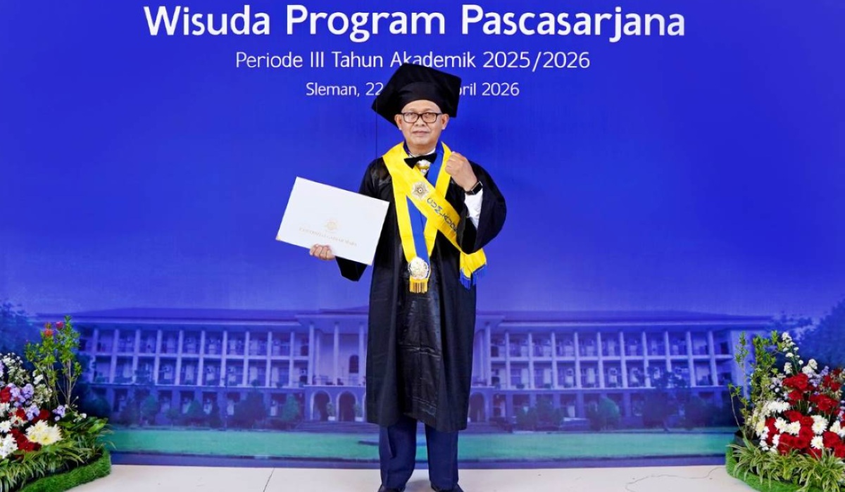 BRIN researcher graduates with MSc from UGM at age 68, GPA 3.98