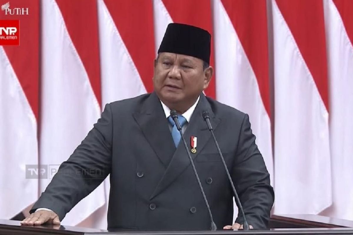 Prabowo warns of customs leadership shake-up over performance