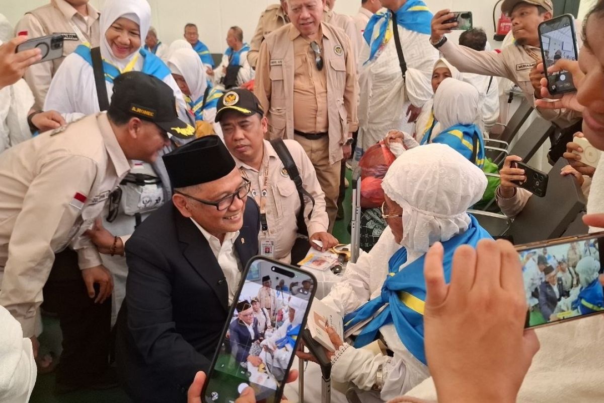 Menhaj leads arrival of second Amirul Hajj delegation in Saudi Arabia