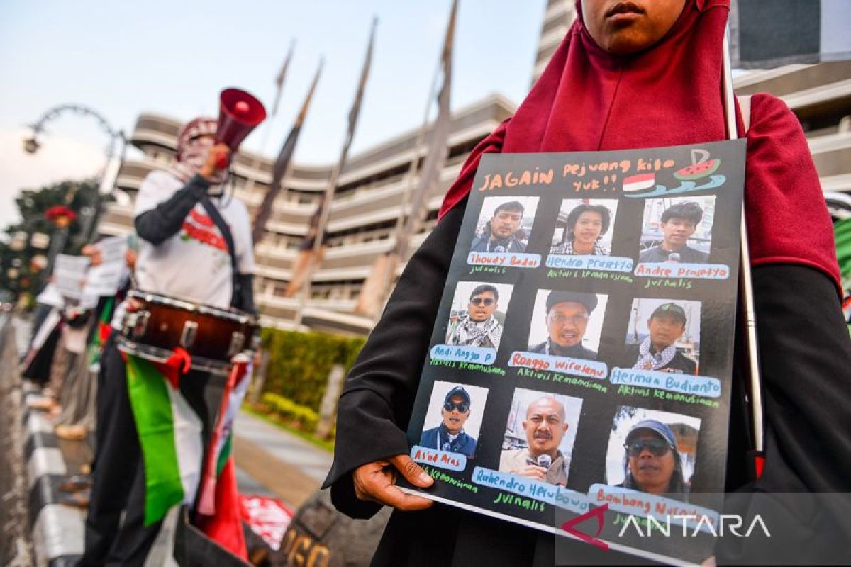 Indonesia seeks safety of citizens held by Israel