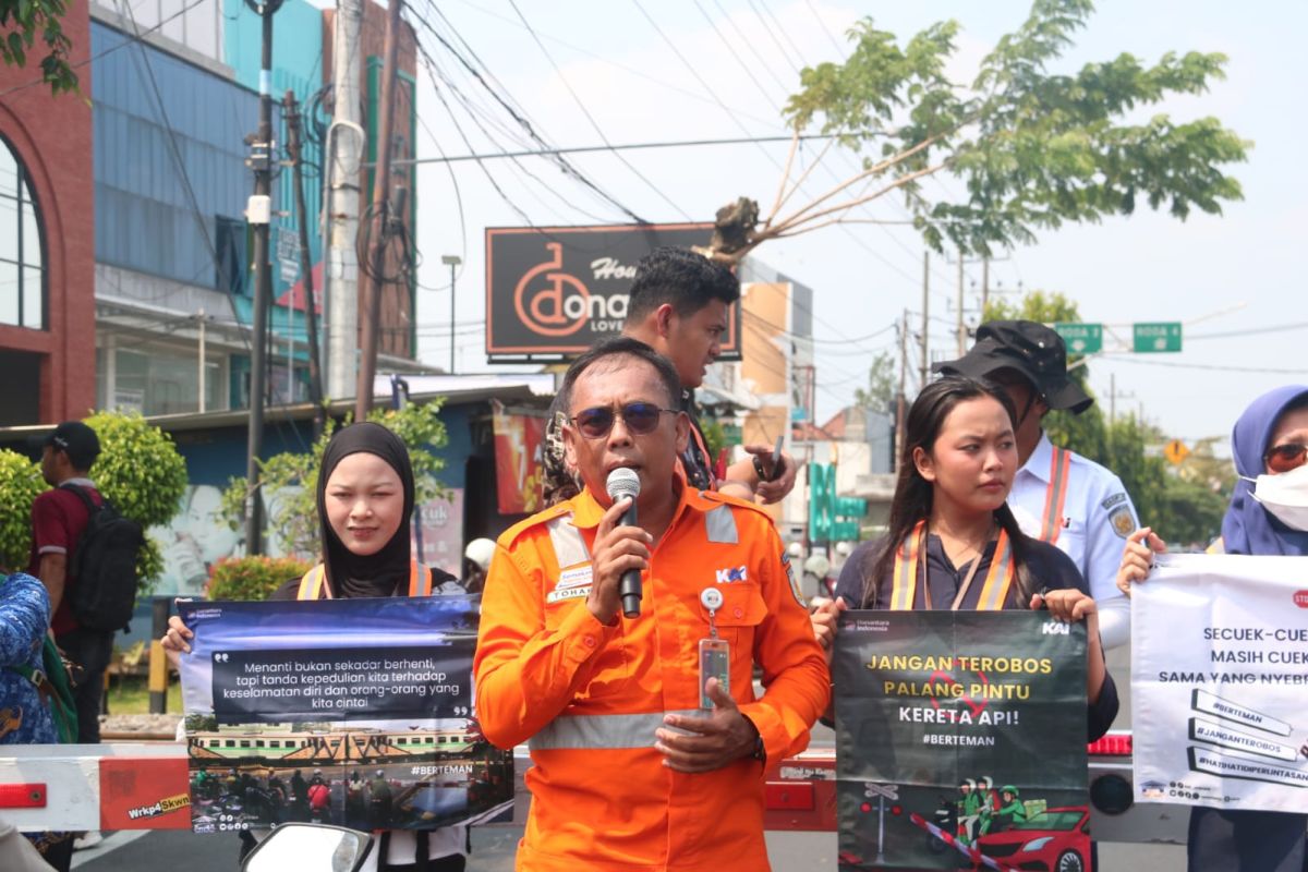 KAI Daop 7 Madiun Teams Up with Millennials to Educate on Rail Safety