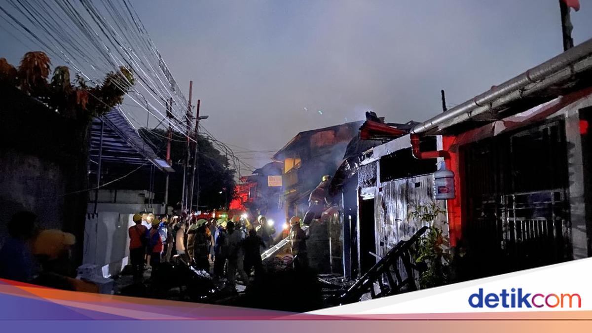 Residents recount fire in Jatinegara, East Jakarta, starting at a printing shop