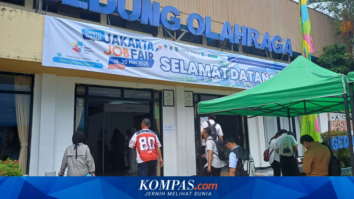 Gen Z Job Seekers at Jakarta Job Fair Face Background Mismatch and Degree Dilemmas