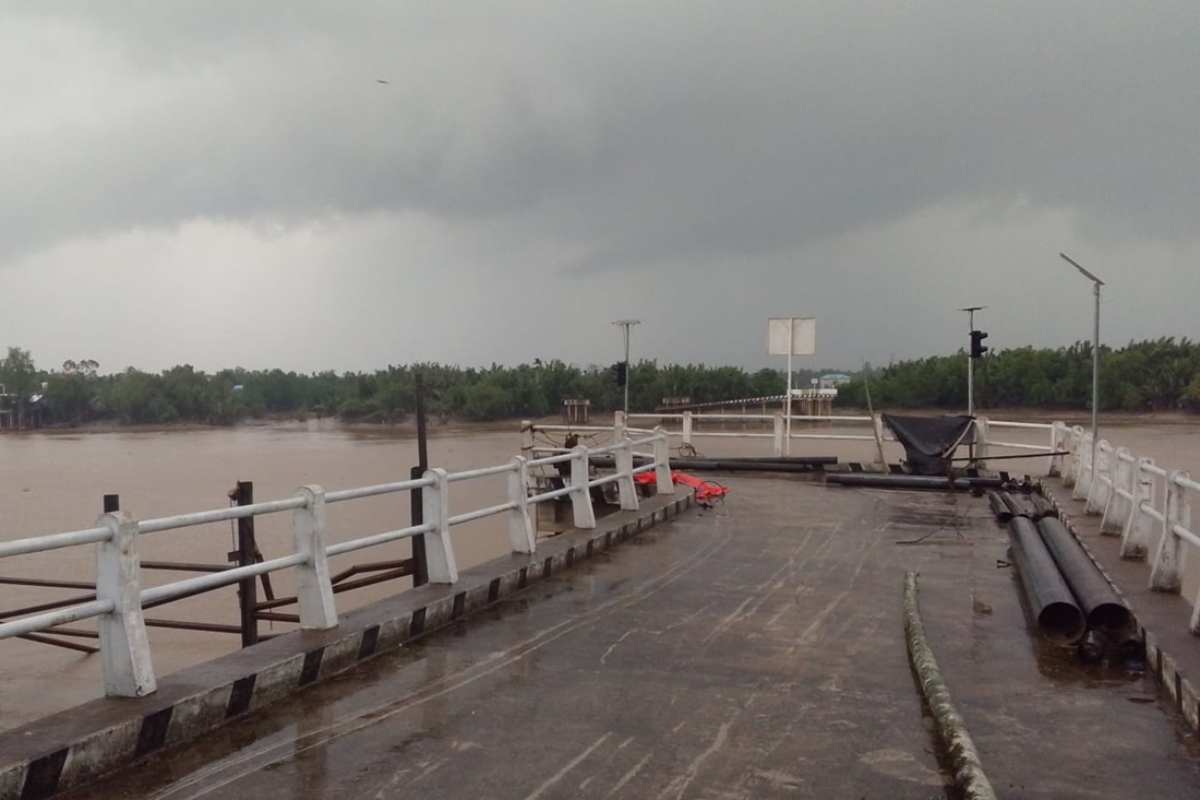 Bridge Collapse Incident in Jambi, Two Workers Missing