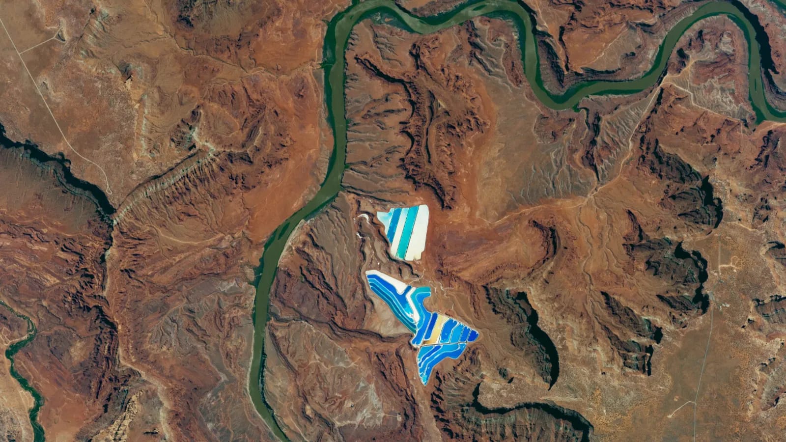 Utah Potash Mining Phenomenon: Blue Candy-Coloured Ponds Resembling Space Imagery
