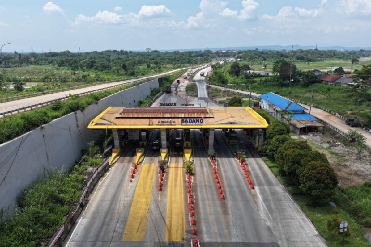 Jasamarga Dismantles Sadang Toll Gate in Purwakarta