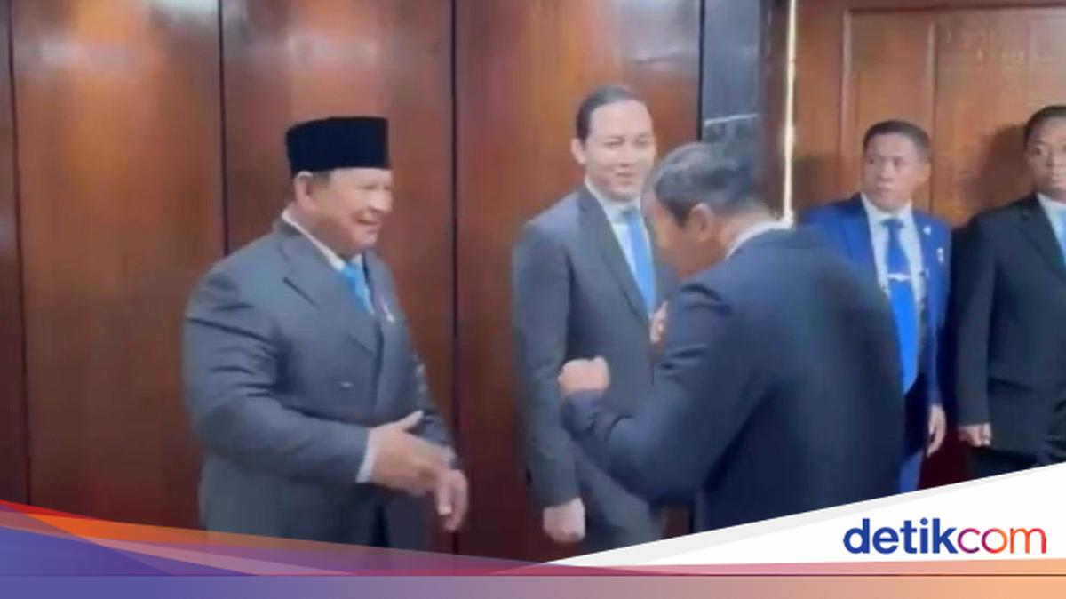 Prabowo and Daud Yordan Exchange Boxing-Style Gestures at DPR Plenary