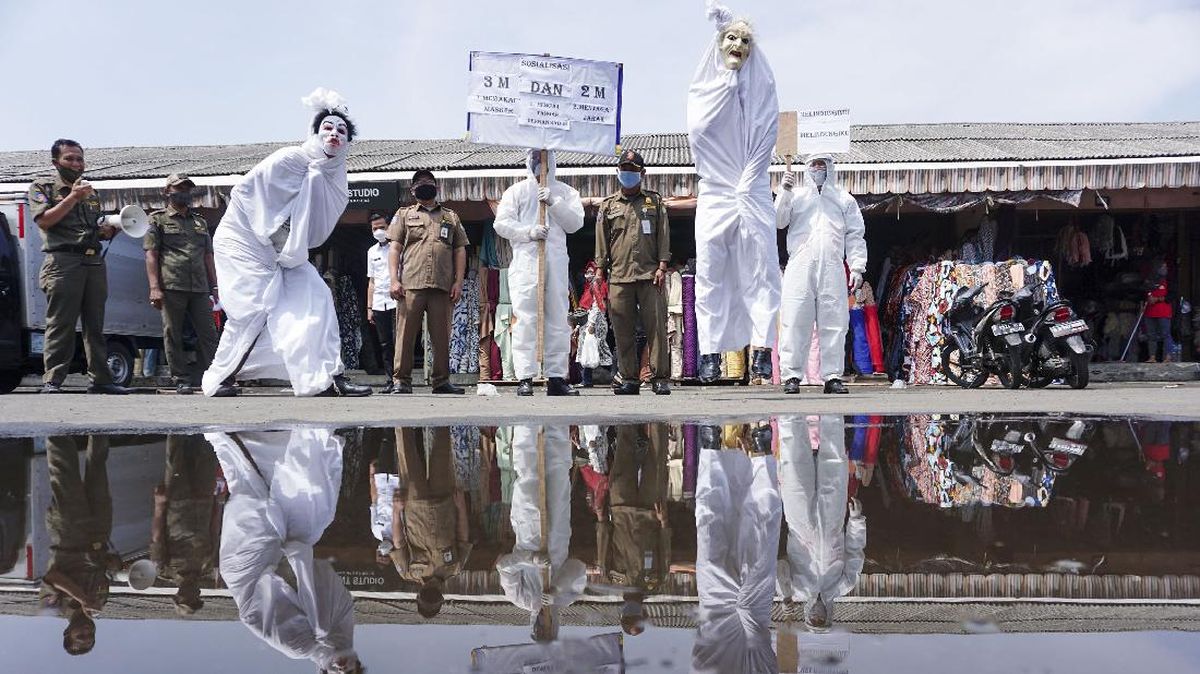 Viral Pocong Impostor Captured by Residents in Tangerang
