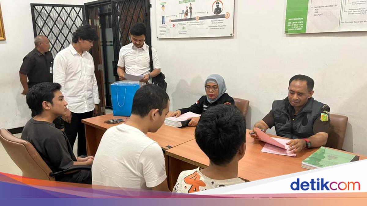 Bareskrim Hands Over Three Suspects in Etomidate-Laced Vape Trafficking to South Jakarta District Attorney's Office