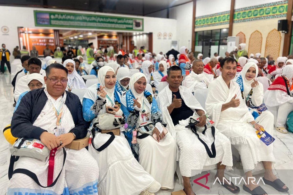 Banjarmasin Embarkation Dispatches Final Hajj Group to the Holy City of Mecca